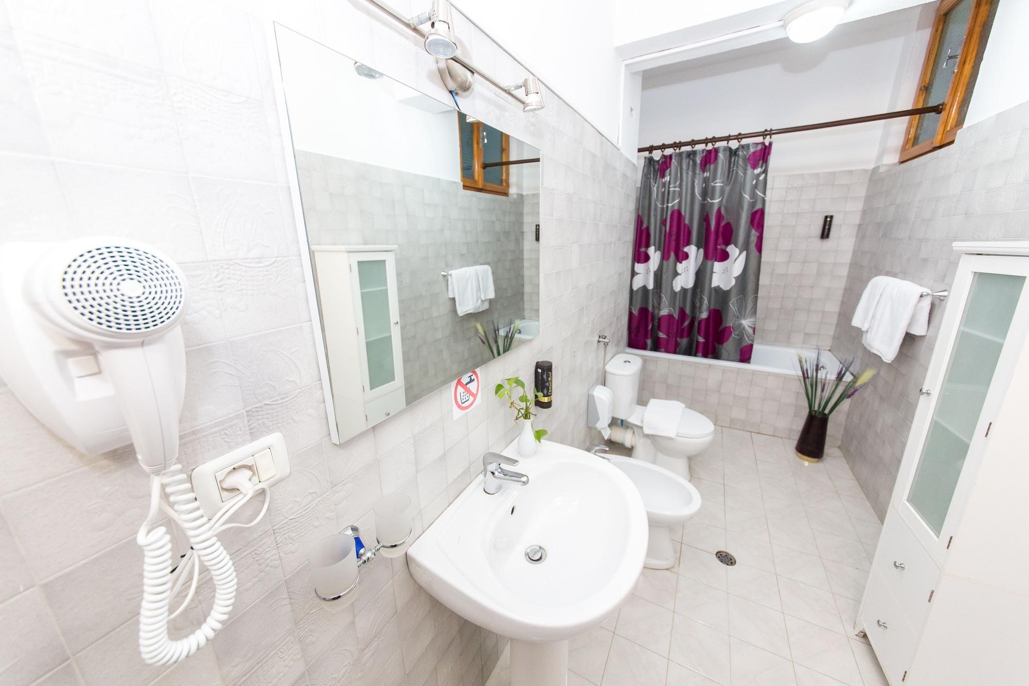 Hotel Baron Tirana Kültér fotó