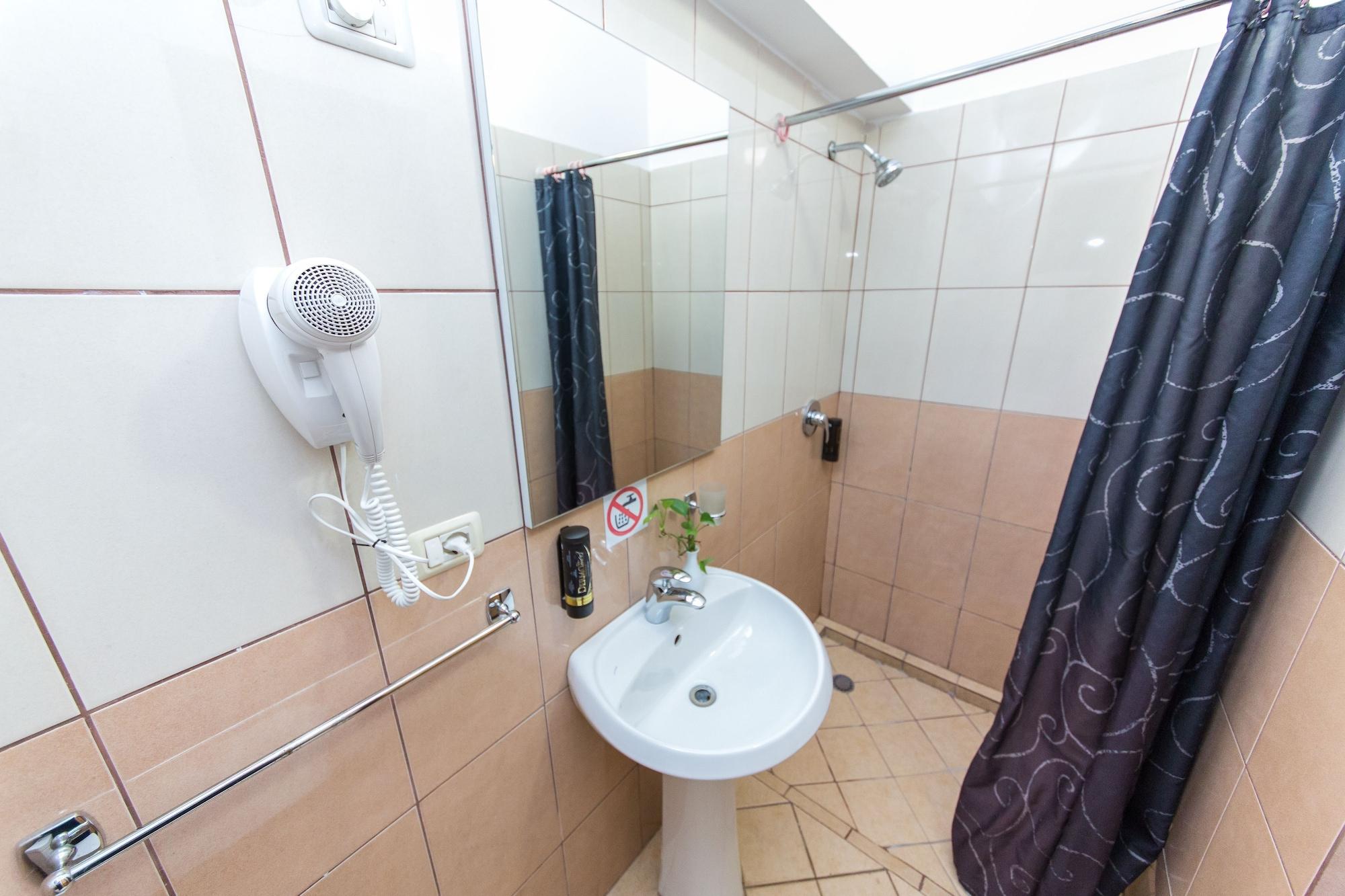 Hotel Baron Tirana Kültér fotó
